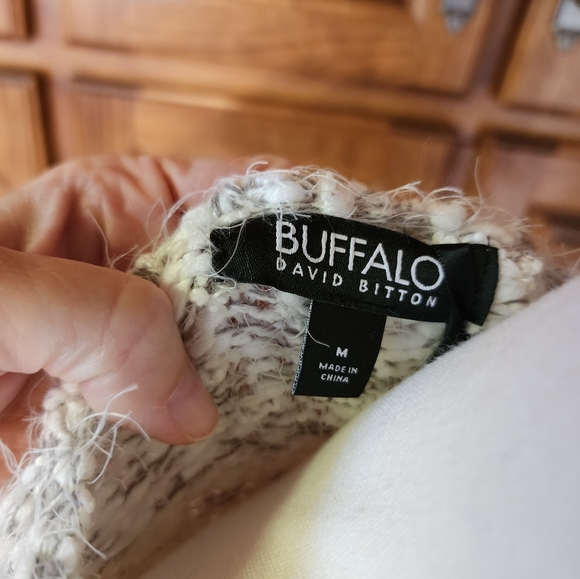 NEW Buffalo David Bitton Sweater Size M - Picture 5 of 9